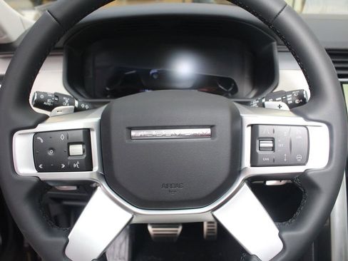 New 2026 Land Rover Discovery Limited Edition AWD/4WD image 17