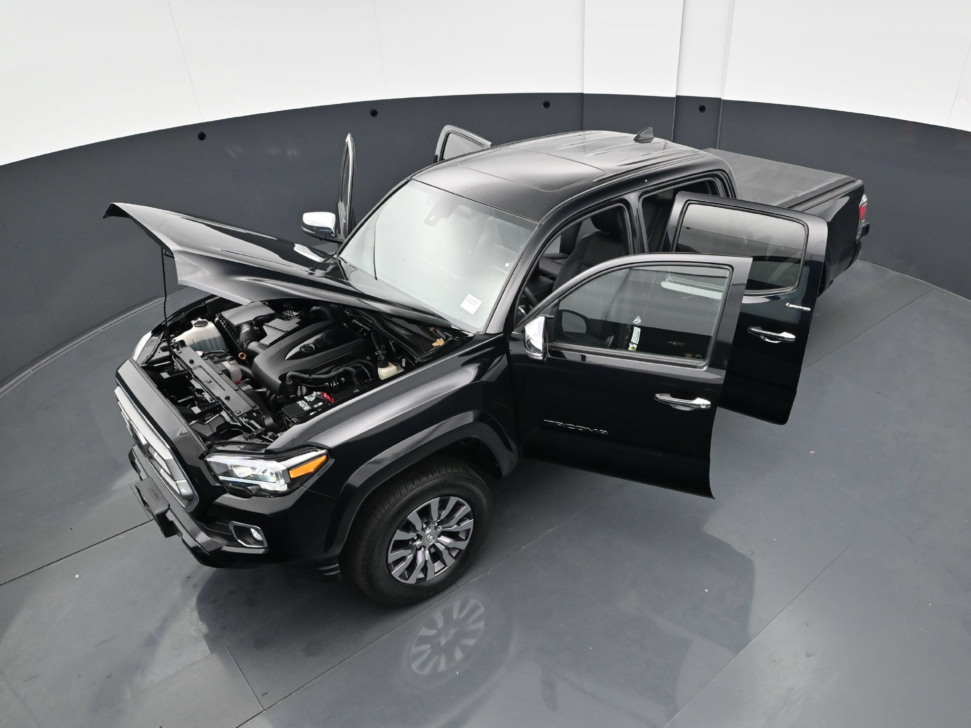 Used 2021 Toyota Tacoma Limited AWD/4WD image 41