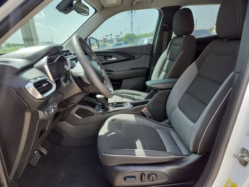 Used 2023 Chevrolet TrailBlazer LT FWD image 11