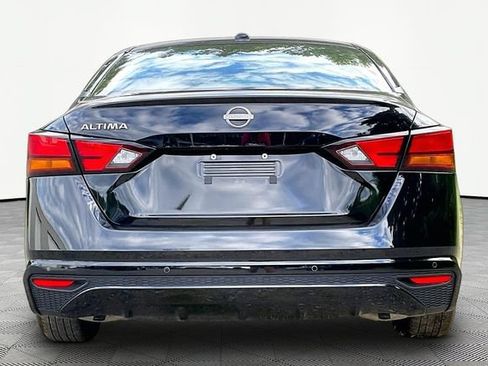 Used 2025 Nissan Altima 2.5 SV FWD image 6
