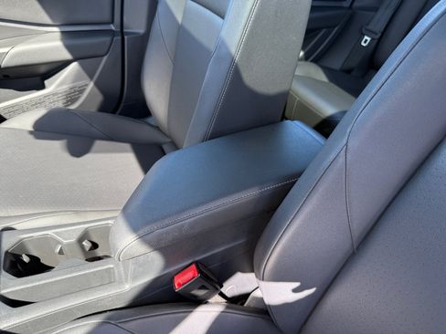 Used 2019 Volkswagen Jetta SEL w/ Cold Weather Package FWD image 14
