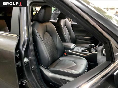 Used 2024 Toyota Highlander XLE image 8