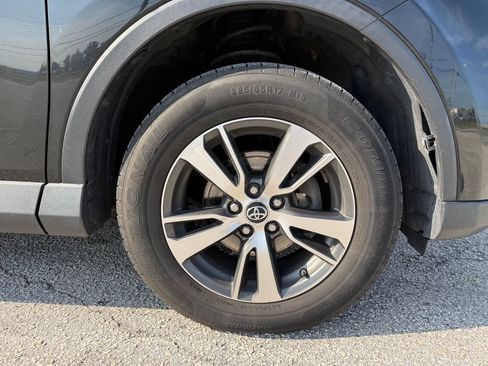 Used 2018 Toyota RAV4 XLE AWD/4WD image 7