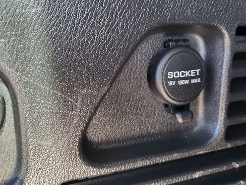 Used 2022 Nissan Armada Platinum w/ Captain's Chairs Package RWD image 13