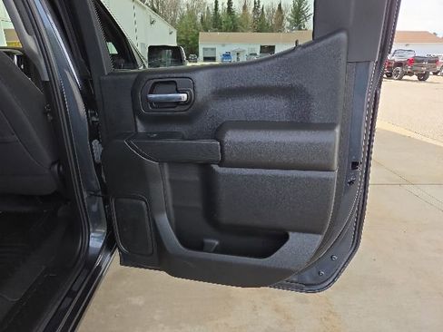 Used 2022 Chevrolet Silverado 1500 LT AWD/4WD image 39