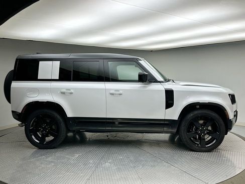 New 2026 Land Rover Defender 110 V8 image 4