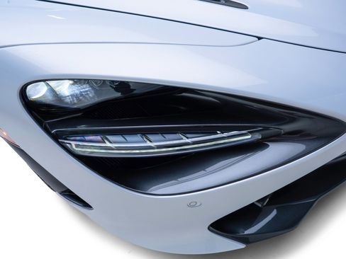Used 2018 McLaren 720S Performance RWD image 17