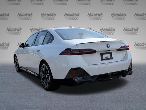 Used 2027 BMW i5 eDrive40 w/ M Sport Package RWD image 9
