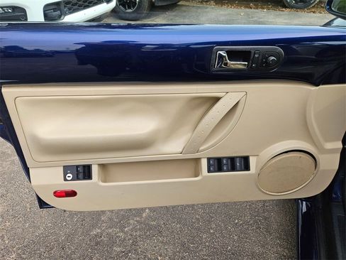 Used 2007 Volkswagen Beetle Convertible w/ Package 2 image 11