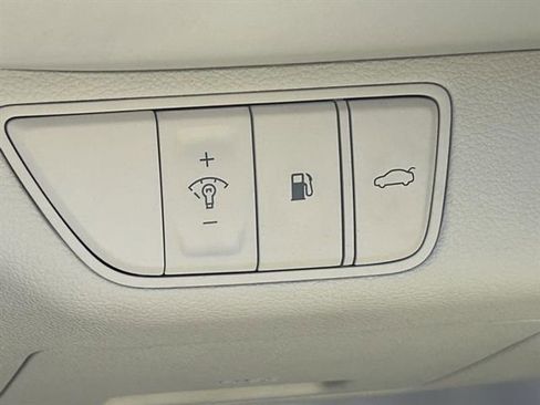 Used 2025 Genesis G70 2.5T image 14