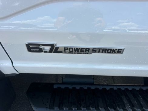 New 2025 Ford F550 4x4 SuperCab Super Duty image 17