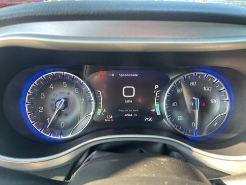 Used 2023 Chrysler Pacifica Touring-L w/ S Appearance Package AWD/4WD image 18
