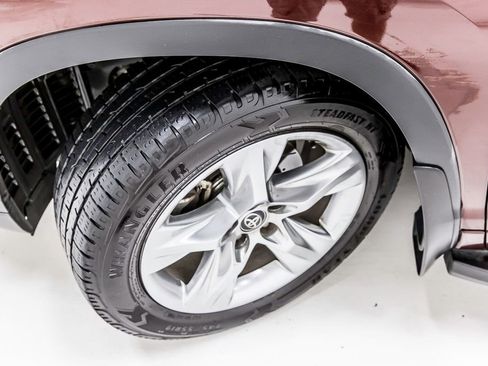 Used 2017 Toyota Highlander Limited FWD image 11