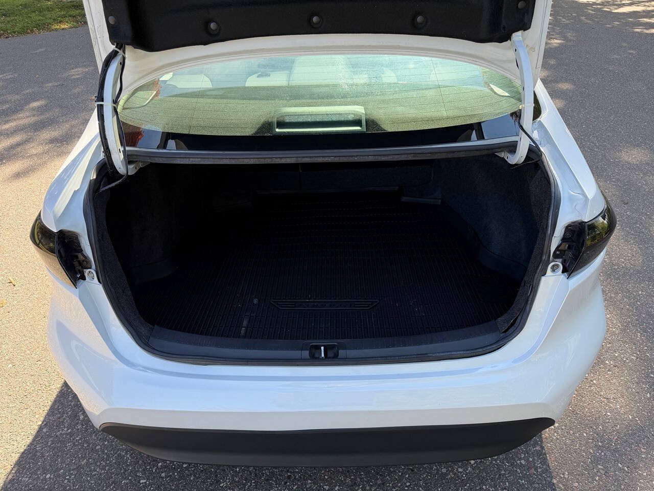 Used 2025 Toyota Corolla LE FWD image 4