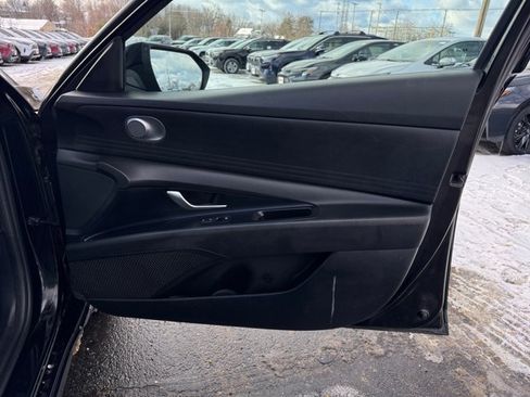 Certified 2022 Hyundai Elantra SEL image 24