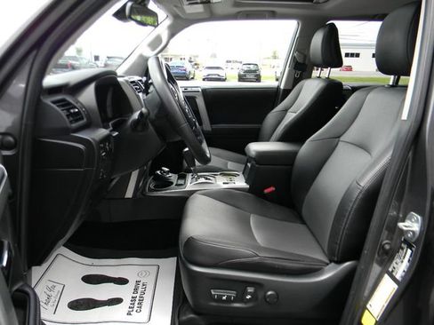 Used 2022 Toyota 4Runner SR5 Premium w/ Moonroof Package AWD/4WD image 19