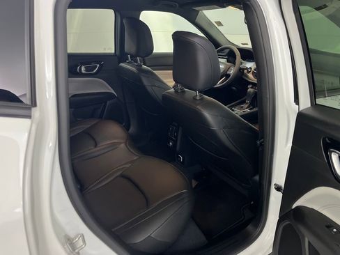 Used 2025 Jeep Compass Limited image 24