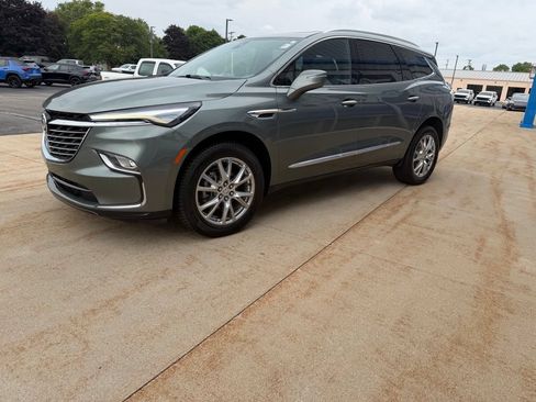 Used 2023 Buick Enclave Essence w/ Experience Buick Package AWD/4WD image 7