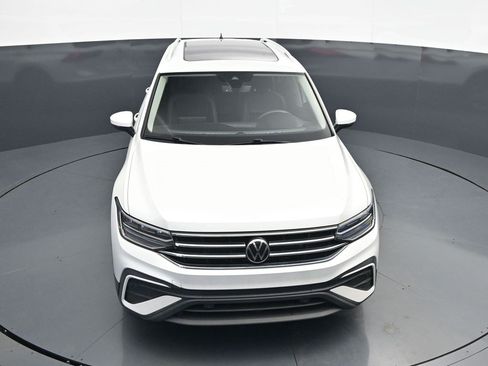 Used 2023 Volkswagen Tiguan SE w/ Panoramic Sunroof Package FWD image 14