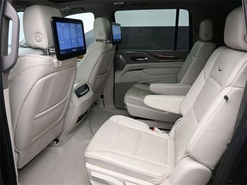 Used 2021 Cadillac Escalade ESV Sport Platinum image 11