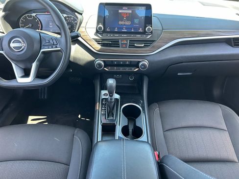 Used 2024 Nissan Altima 2.5 SV FWD image 14