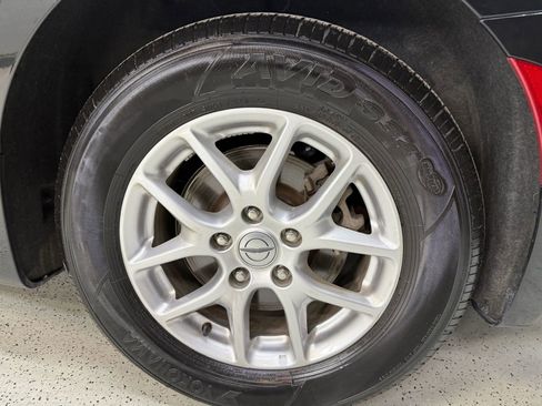 Used 2023 Chrysler Pacifica Touring-L image 18