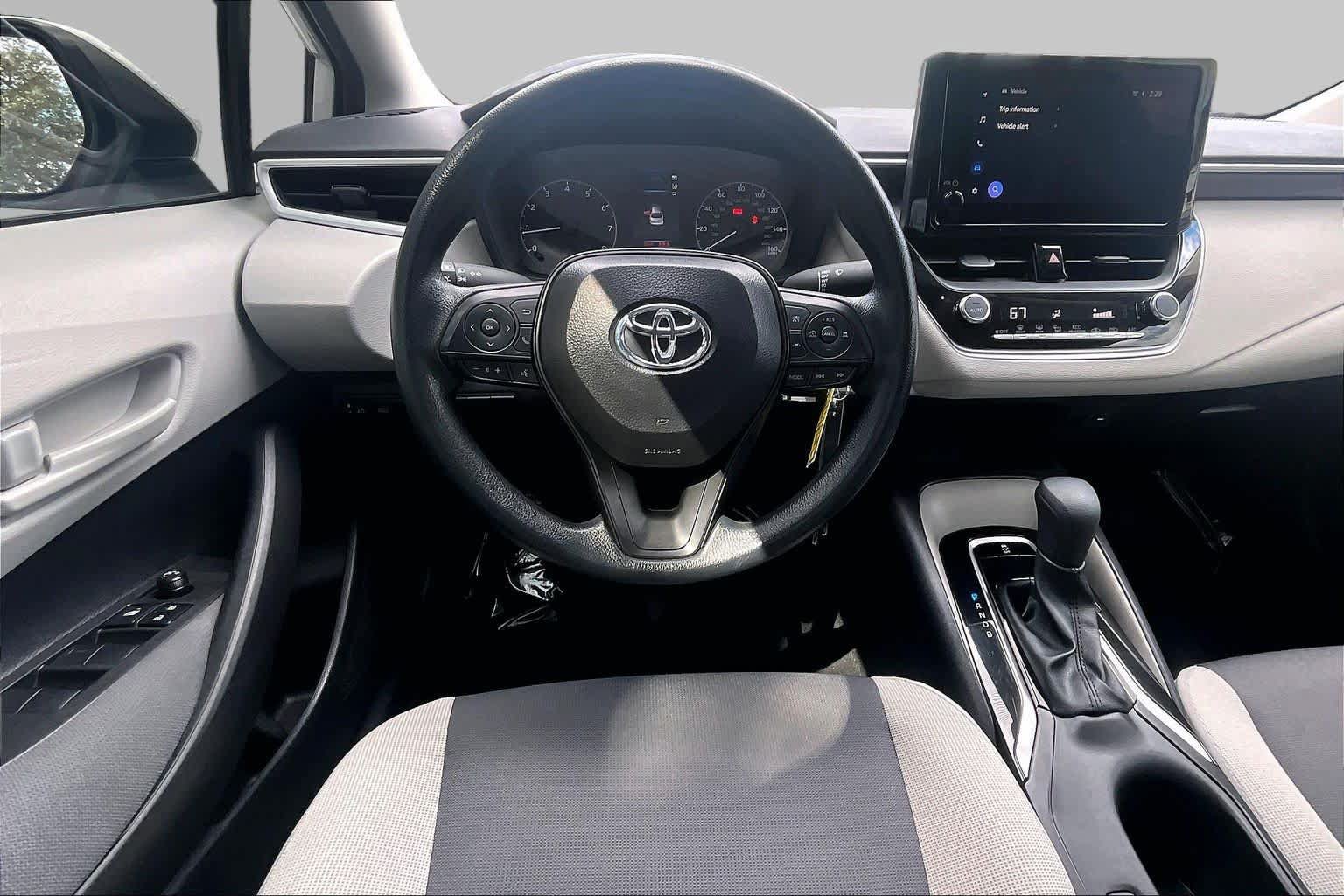 Used 2025 Toyota Corolla LE FWD image 6