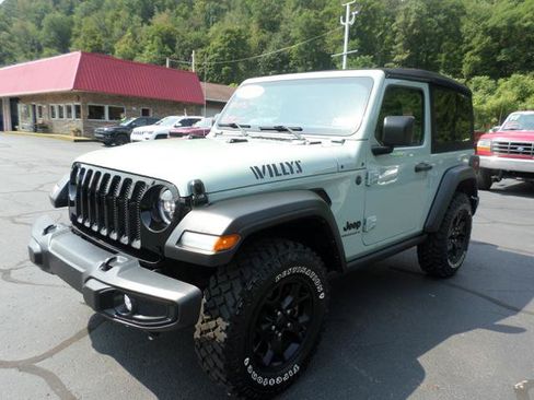 Used 2023 Jeep Wrangler Sport AWD/4WD image 3