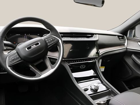 New 2026 Jeep Grand Cherokee 4WD image 14