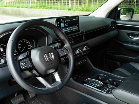 Used 2025 Honda Pilot EX-L image 16