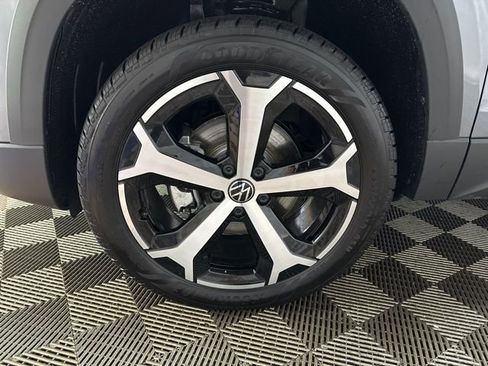 New 2026 Volkswagen Taos SEL image 10