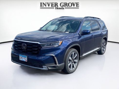 Certified 2025 Honda Pilot Touring image 2