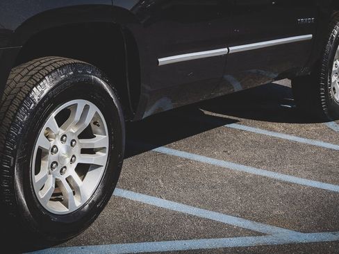Used 2017 Chevrolet Tahoe LT AWD/4WD image 29