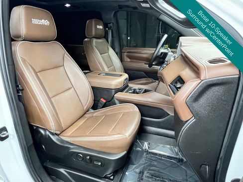 Used 2024 Chevrolet Suburban High Country AWD/4WD image 8
