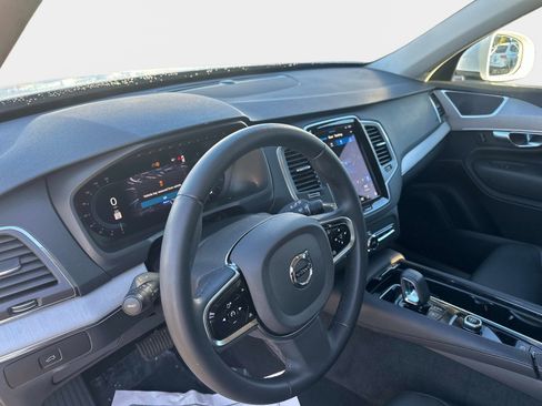 Certified 2025 Volvo XC90 B5 Core image 18