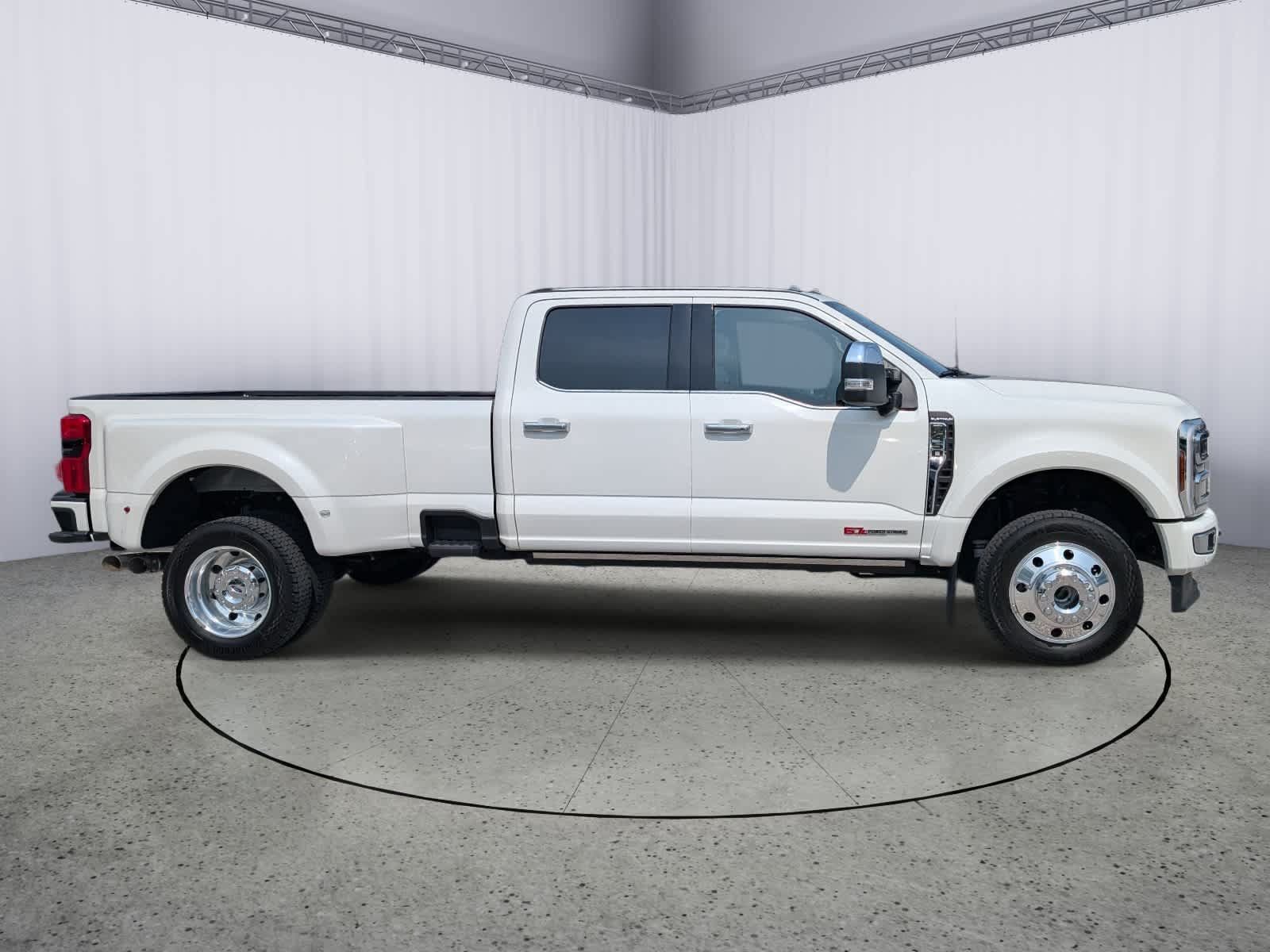 Used 2025 Ford F450 Platinum w/ Platinum Plus Package AWD/4WD image 2