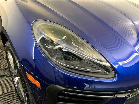 Certified 2025 Porsche Macan image 12