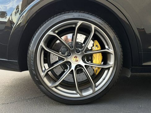 Used 2023 Porsche Cayenne Turbo S image 18