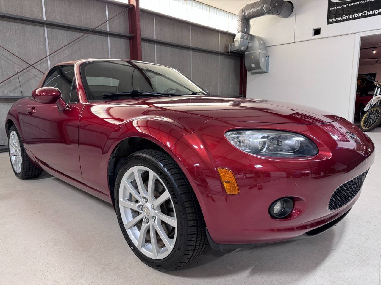 Used 2007 MAZDA MX-5 Miata Grand Touring w/ Premium Pkg RWD image 21