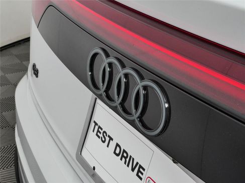 Used 2026 Audi Q8 Premium Plus AWD/4WD image 38