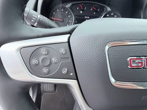 Used 2024 GMC Terrain SLT w/ Tech Package FWD image 14