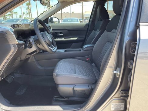 Certified 2025 Nissan Kicks SV w/ SV Premium Package FWD image 9