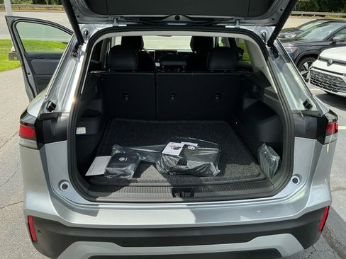 Certified 2025 Volkswagen Tiguan SE image 15