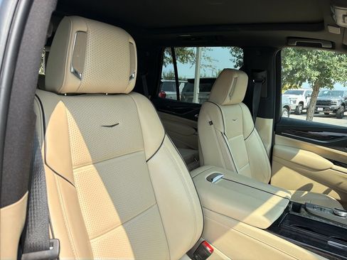 Used 2023 Cadillac Escalade Premium Luxury AWD/4WD image 41