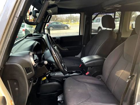 Used 2013 Jeep Wrangler Unlimited Sport w/ Dual Top Group image 10