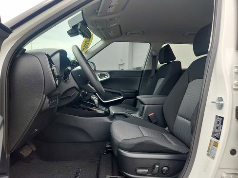 Used 2024 Kia Soul S FWD image 13