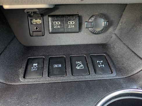 Used 2017 Toyota Highlander Limited image 28