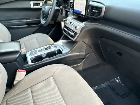 Certified 2021 Ford Explorer 2WD image 17