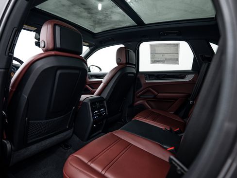 New 2026 Porsche Cayenne S image 23