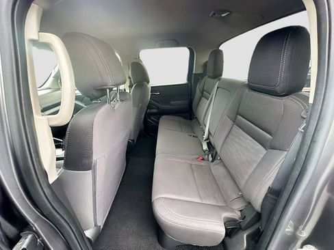 Used 2024 Nissan Frontier SV image 22